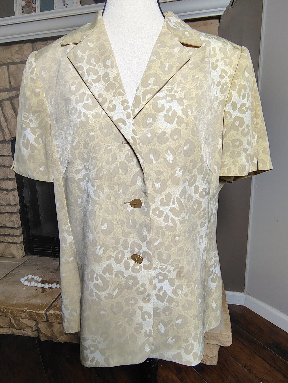 Vintage Women's Short-Sleeve Button-Front Jacket in Light Beige Leopard 14